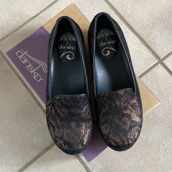 Dansko Olivia Snake Leather Bronze Loafer Size EU 37 US 6.5-7 - Picture 4 of 11